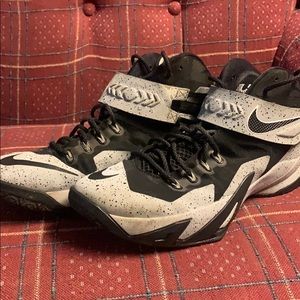 Nike Lebron James Zoom Soldier VI size 12 sneakers